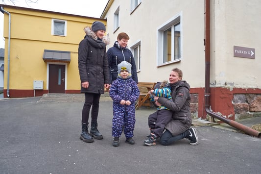 refugee-mothers-and-children-in-Ukraine